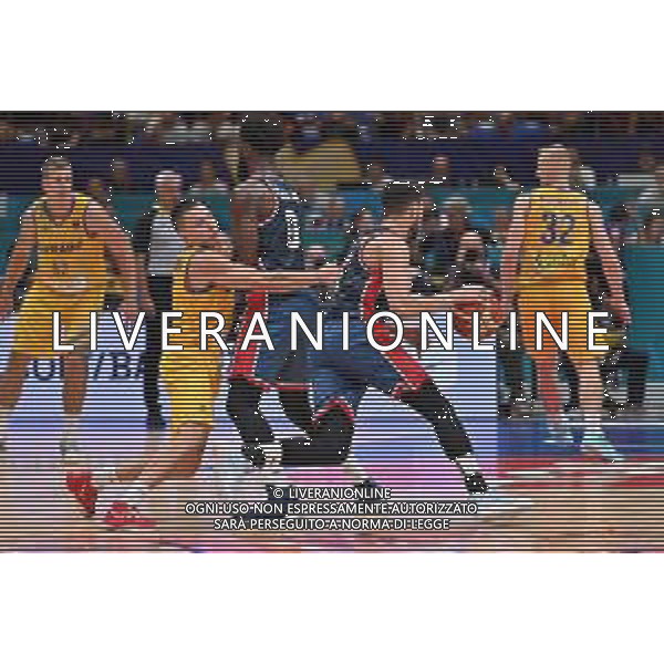 © TVRG da SX Denys Lukashov (Ucraina), Gabriel Olaseni (Gran Bretagna) e Luke Nelson (Gran Bretagna) Ucraina vs Gran Bretagna Assago (MI) 02-09-2022 Forum di Assago FIBA EuroBasket 2022 Milano - Day 1 foto Roberto Garavaglia/ag. Aldo Liverani sas