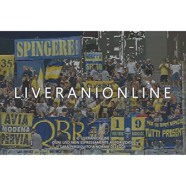 2-9-2022. Cagliari Calcio-Modena F.C. 4° giornata serie B 2022/2023, stadio Unipol Domus Cagliari. Foto salvatore Moi/Aldo Liverani s.a.s. Nella foto: Tifosi del Modena in trasferta, nel settore ospiti dello stadio Unipol Domus. ©MOI/AGENZIA ALDO LIVERANI SAS