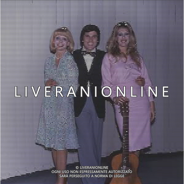 GIANNI MORANDI, cantante e attore italiano - RETROSPETTIVA nella foto con Anna Maria Rizzoli e Ingrid Schoeller nel 1975 ©ARCHIVIO / AGENZIA ALDO LIVERANI SAS