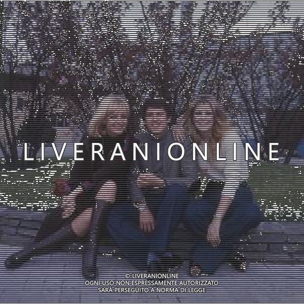 GIANNI MORANDI, cantante e attore italiano - RETROSPETTIVA nella foto con Anna Maria Rizzoli e Ingrid Schoeller nel 1975 ©ARCHIVIO / AGENZIA ALDO LIVERANI SAS