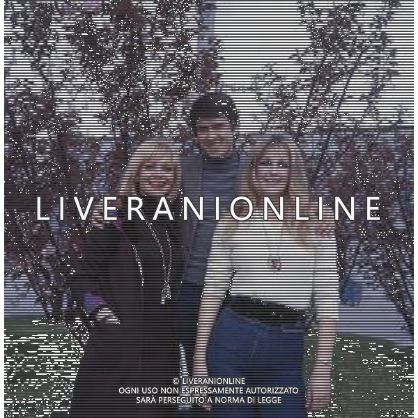 GIANNI MORANDI, cantante e attore italiano - RETROSPETTIVA nella foto con Anna Maria Rizzoli e Ingrid Schoeller nel 1975 ©ARCHIVIO / AGENZIA ALDO LIVERANI SAS
