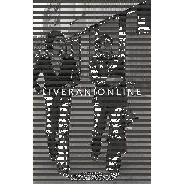 RETROSPETTIVA GIANNI MORANDI CANTANTE NELLA FOTO GIANNI MORANDI CON CHRISTIAN FUORI DALLA SEDE RAI DI MILANO NELL\'ANNO 1975 AG ALDO LIVERANI SAS 