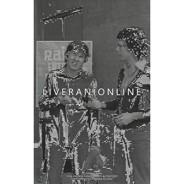 RETROSPETTIVA GIANNI MORANDI CANTANTE NELLA FOTO GIANNI MORANDI CON CHRISTIAN FUORI DALLA SEDE RAI DI MILANO NELL\'ANNO 1975 AG ALDO LIVERANI SAS 