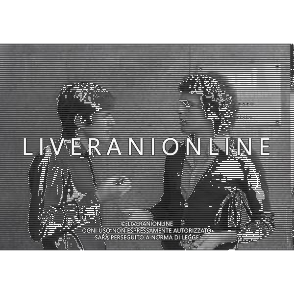 RETROSPETTIVA GIANNI MORANDI CANTANTE NELLA FOTO GIANNI MORANDI CON CHRISTIAN FUORI DALLA SEDE RAI DI MILANO NELL\'ANNO 1975 AG ALDO LIVERANI SAS 