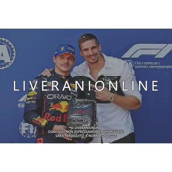 (L to R): Max Verstappen (NLD) Red Bull Racing celebrates his pole position in qualifying parc ferme with Rico Verhoeven (NLD) Kickboxer. 03.09.2022. Formula 1 World Championship, Rd 14, Dutch Grand Prix, Zandvoort, Netherlands, Qualifying Day. - www.xpbimages.com, EMail: requests@xpbimages.com © Copyright: Moy / XPB Images/AGENZIA ALDO LIVERANI SAS - ITALY ONLY EDITORIAL USE ONLY
