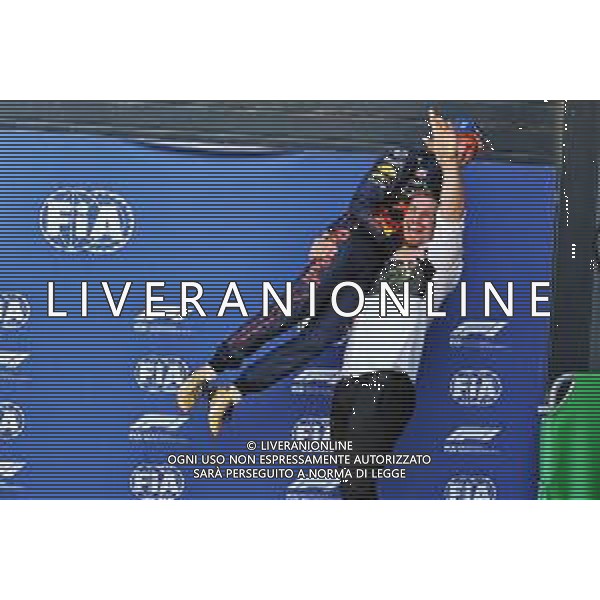 (L to R): Max Verstappen (NLD) Red Bull Racing celebrates his pole position in qualifying parc ferme with Rico Verhoeven (NLD) Kickboxer. 03.09.2022. Formula 1 World Championship, Rd 14, Dutch Grand Prix, Zandvoort, Netherlands, Qualifying Day. - www.xpbimages.com, EMail: requests@xpbimages.com © Copyright: Moy / XPB Images/AGENZIA ALDO LIVERANI SAS - ITALY ONLY EDITORIAL USE ONLY