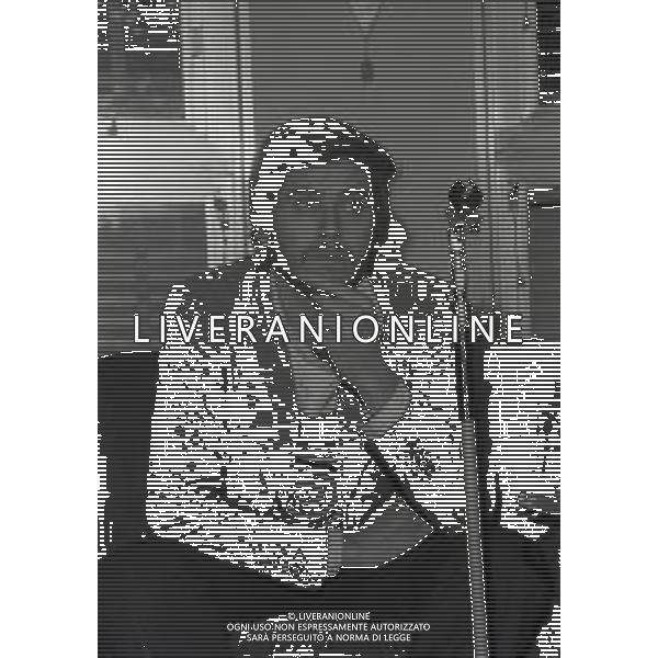 RETROSPETTIVA GIANNI MORANDI CANTANTE NELLA FOTO GIANNI MORANDI A MILANO TERRAZZA MARTINI NELL\'ANNO 1981 AG ALDO LIVERANI SAS