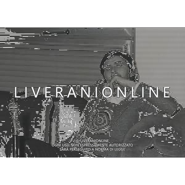 RETROSPETTIVA GIANNI MORANDI CANTANTE NELLA FOTO GIANNI MORANDI A MILANO TERRAZZA MARTINI NELL\'ANNO 1981 AG ALDO LIVERANI SAS