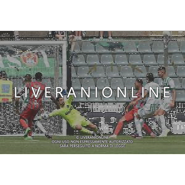 © TVRG Cyriel Dessers (Cremonese) segna il gol dell\'1 a 0 ma l\'arbitro Luca Pairetto di Nichelino (TO) annulla la rete per fuorigioco Cremonese vs Sassuolo Campionato Calcio Serie A TIM 04-09-2022 ©Roberto Garavaglia/AGENZIA ALDO LIVERANI SAS