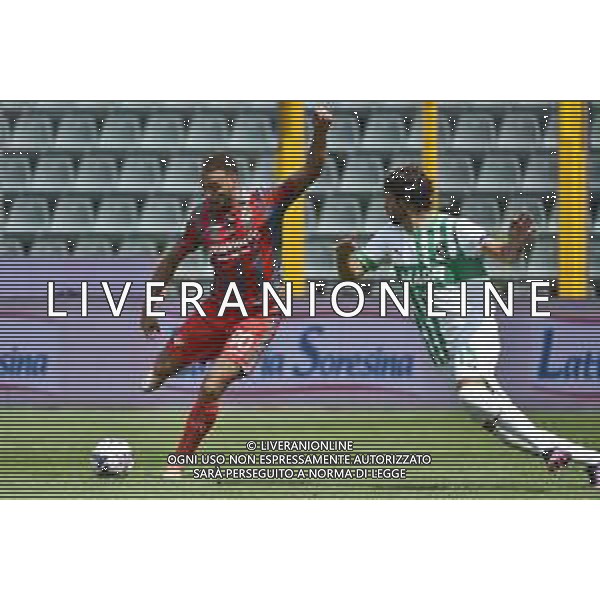 © TVRG Cyriel Dessers (Cremonese) e sulla DX Gian Marco Ferrari (Sassuolo) Cremonese vs Sassuolo Campionato Calcio Serie A TIM 04-09-2022 ©Roberto Garavaglia/AGENZIA ALDO LIVERANI SAS