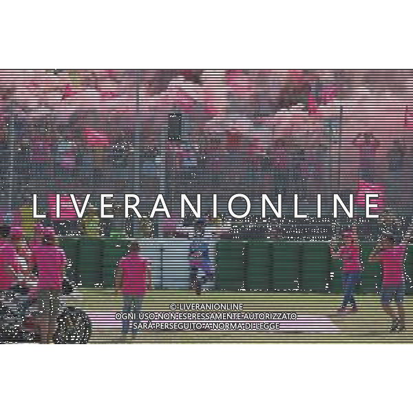 MOTOMONDIALE 2022 - GRAN PREMIO GRYFYN DI SAN MARINO E DELLA RIVIERA DI RIMINI 04/09/2022 nella foto: Enea Bastianini of Italy and Gresini Racing MotoGP festeggia con i tifosi ©Claudio Zamagni/Agenzia Aldo Liverani /AGENZIA ALDO LIVERANI SAS