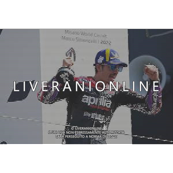 MOTOMONDIALE 2022 - GRAN PREMIO GRYFYN DI SAN MARINO E DELLA RIVIERA DI RIMINI 04/09/2022 nella foto: Maverick Vinales of Spain and Aprilia Racing sul podio ©Claudio Zamagni/Agenzia Aldo Liverani /AGENZIA ALDO LIVERANI SAS