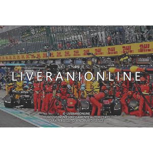 Carlos Sainz Jr (ESP) Ferrari F1-75 makes a pit stop. 04.09.2022. Formula 1 World Championship, Rd 14, Dutch Grand Prix, Zandvoort, Netherlands, Race Day. - www.xpbimages.com, EMail: requests@xpbimages.com © Copyright: Moy / XPB Images/AGENZIA ALDO LIVERANI SAS - ITALY ONLY EDITORIAL USE ONLY