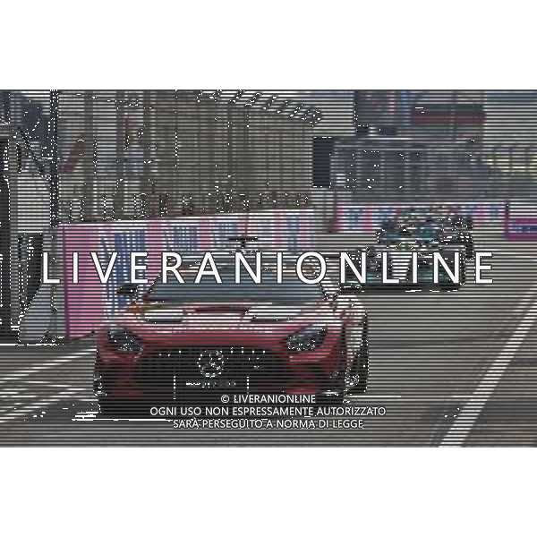 Lewis Hamilton (GBR) Mercedes AMG F1 W13 leads behind the Mercedes FIA Safety Car through the pit lane. 04.09.2022. Formula 1 World Championship, Rd 14, Dutch Grand Prix, Zandvoort, Netherlands, Race Day. - www.xpbimages.com, EMail: requests@xpbimages.com © Copyright: Moy / XPB Images/AGENZIA ALDO LIVERANI SAS - ITALY ONLY EDITORIAL USE ONLY