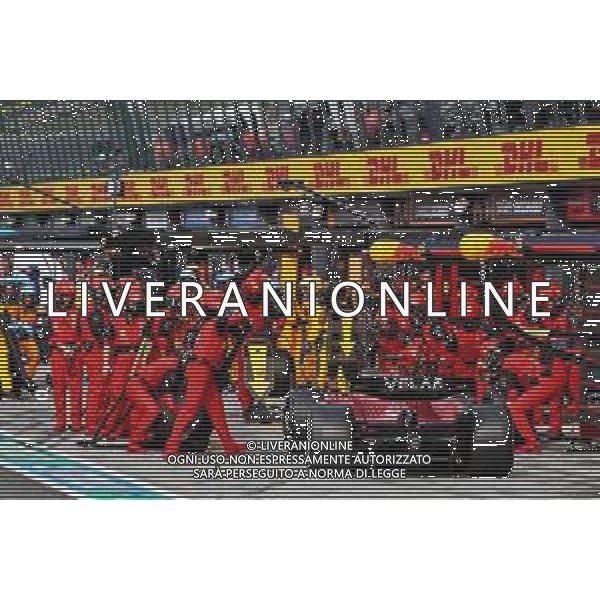 Carlos Sainz Jr (ESP) Ferrari F1-75 makes a pit stop. 04.09.2022. Formula 1 World Championship, Rd 14, Dutch Grand Prix, Zandvoort, Netherlands, Race Day. - www.xpbimages.com, EMail: requests@xpbimages.com © Copyright: Moy / XPB Images/AGENZIA ALDO LIVERANI SAS - ITALY ONLY EDITORIAL USE ONLY