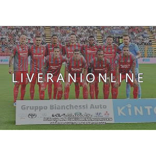 © TVRG la formazione della Cremonese, da SX Vlad Chiriches, Gonzalo Escalante, Charles Pickel, Luka Lochoshvili, David Okereke, Paolo Ghiglione e Ionut Radu; in basso da SX Emanuele Valeri, Luca Zanimacchia, Emanuel Aiwu e Cyriel Dessers Cremonese vs Sassuolo - Serie A TIM Cremona 04-09-2022 Stadio Giovannni Zini Campionato Serie A TIM - 5a giornata foto Roberto Garavaglia/ag. Aldo Liverani sas/AGENZIA ALDO LIVERANI SAS