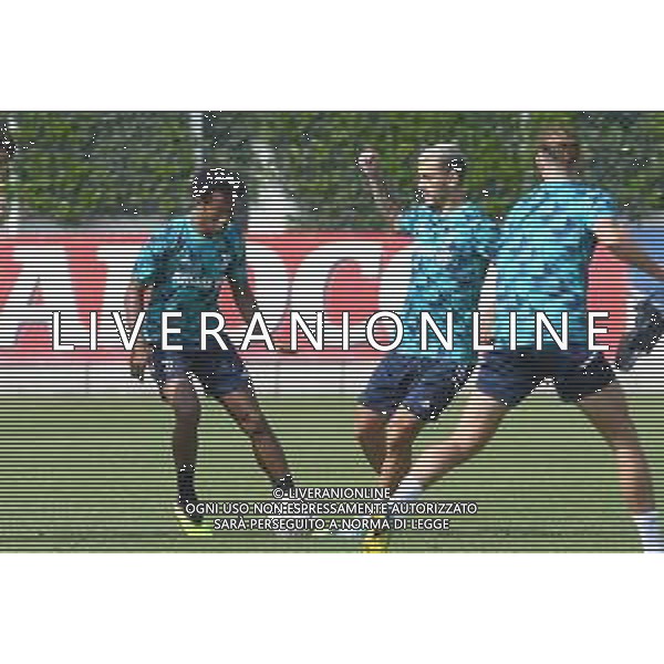 TVMV-Torino 05.09.2022 Continassa © Manuela Viganti/Agenzia Aldo Liverani Allenamento rifinitura Champions League 2022/2023 Paris Saint German vs Juventus Nella foto: juan cuadrado e leandro paredes
