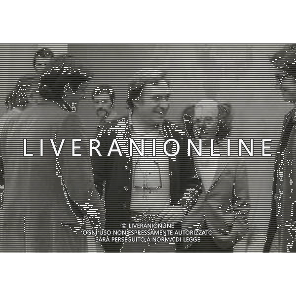 RETROSPETTIVA UGO TOGNAZZI ATTORE NELLA FOTO UGO TOGNAZZI SUL SET DEL FILM “SPLENDORI E MISERIE DI MADAME ROYALE“NELL\'ANNO 1970  AG ALDO LIVERANI SAS 