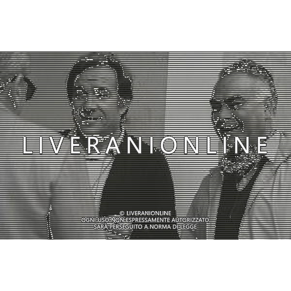 RETROSPETTIVA UGO TOGNAZZI ATTORE NELLA FOTO UGO TOGNAZZI SUL SET DEL FILM “SPLENDORI E MISERIE DI MADAME ROYALE“NELL\'ANNO 1970  AG ALDO LIVERANI SAS 