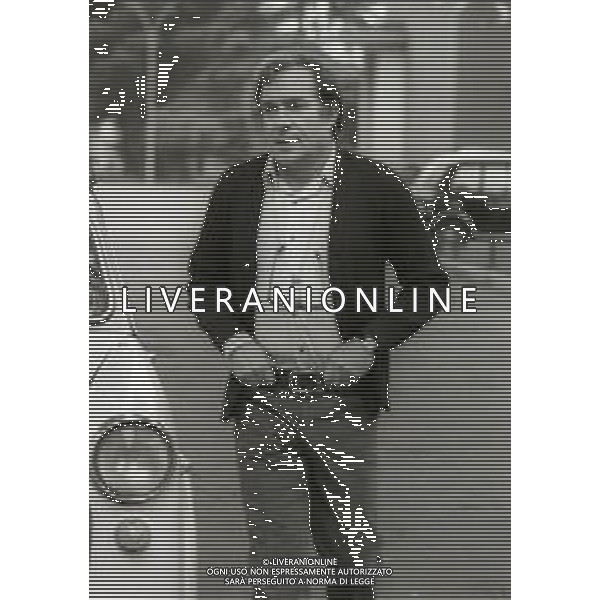 RETROSPETTIVA UGO TOGNAZZI ATTORE NELLA FOTO UGO TOGNAZZI SUL SET DEL FILM “SPLENDORI E MISERIE DI MADAME ROYALE“NELL\'ANNO 1970  AG ALDO LIVERANI SAS 