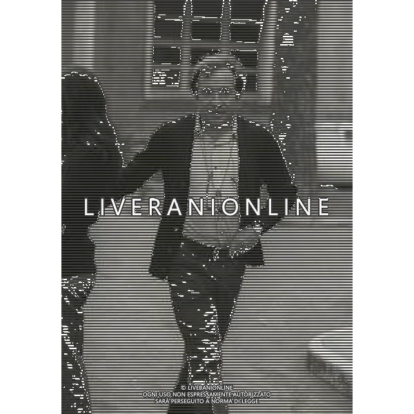 RETROSPETTIVA UGO TOGNAZZI ATTORE NELLA FOTO UGO TOGNAZZI SUL SET DEL FILM “SPLENDORI E MISERIE DI MADAME ROYALE“NELL\'ANNO 1970  AG ALDO LIVERANI SAS 