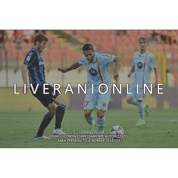 © TVRG Gianluca Caprari (Monza) e sulla SX Marten de Roon (Atalanta) Monza vs Atalanta Monza 05-09-2022 U-Power Stadium Campionato Serie A TIM - 5a giornata foto Roberto Garavaglia/ag. Aldo Liverani sas/AGENZIA ALDO LIVERANI SAS