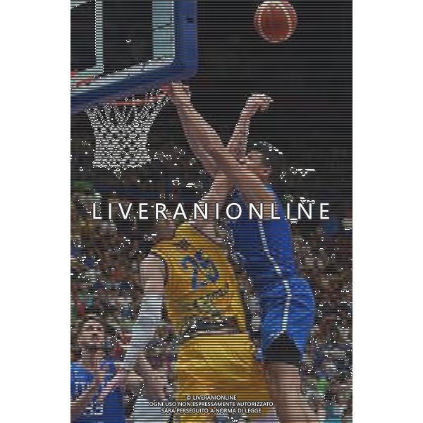 © TVRG Simone Fontecchio (Italia) e Alex Len (Ucraina) Ucraina vs Italia Assago (MI) 05-09-2022 Forum di Assago FIBA EuroBasket 2022 Milano - Day 3 foto Roberto Garavaglia/ag. Aldo Liverani sas/AGENZIA ALDO LIVERANI SAS
