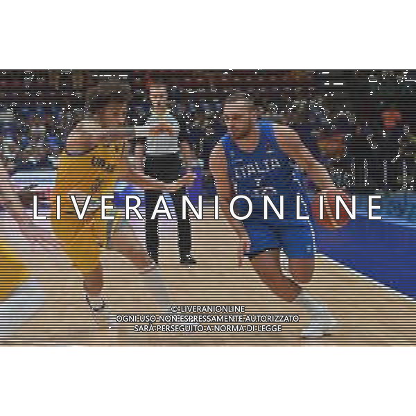 © TVRG Issuf Sanon (Ucraina) e Stefano Tonut (Italia) Ucraina vs Italia Assago (MI) 05-09-2022 Forum di Assago FIBA EuroBasket 2022 Milano - Day 3 foto Roberto Garavaglia/ag. Aldo Liverani sas/AGENZIA ALDO LIVERANI SAS