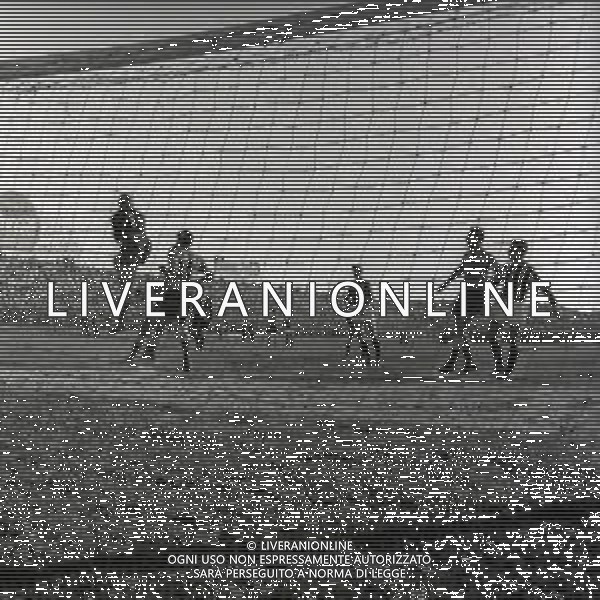 08-05-1955 CAMPIONATO DI CALCIO SERIE A PRO PATRIA UDINESE NELLA FOTO AZIONI DI GIOCO AG ALDO LIVERANI SAS