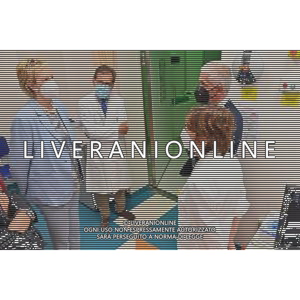 © TVRG Risonanza magnetica H San Carlo nella foto Letizia Moratti SX incontra i medici della radiologia Milano 07-09-2022 Letizia Moratti, vicepresidente di Regione Lombardia e assessore al Welfare, presente all\'ospedale San Carlo per l\'inaugurazione della nuova risonanza magnetica nucleare 3 tesla foto Roberto Garavaglia/ag. Aldo Liverani sas/AGENZIA ALDO LIVERANI SAS
