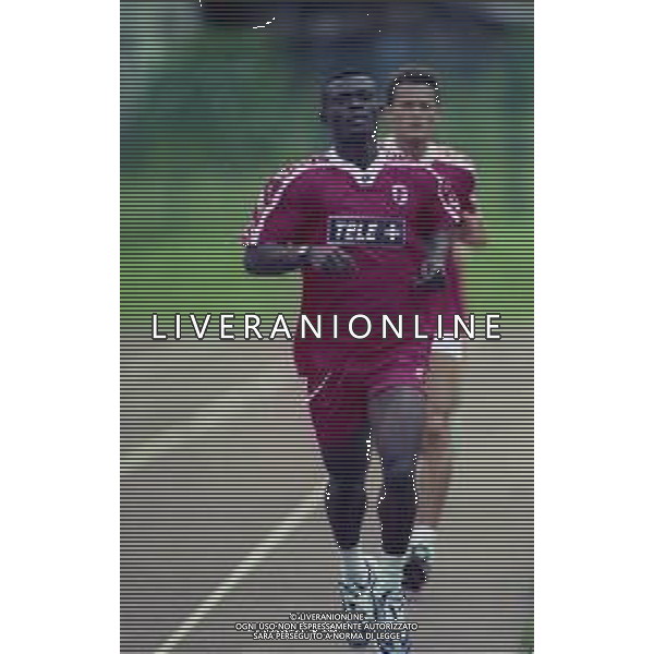 1999 MEZZANO DI PRIMIERO RITIRO BARI CALCIO NELLA FOTO HUGO ENYNNAYA AG ALDO LIVERANI SAS