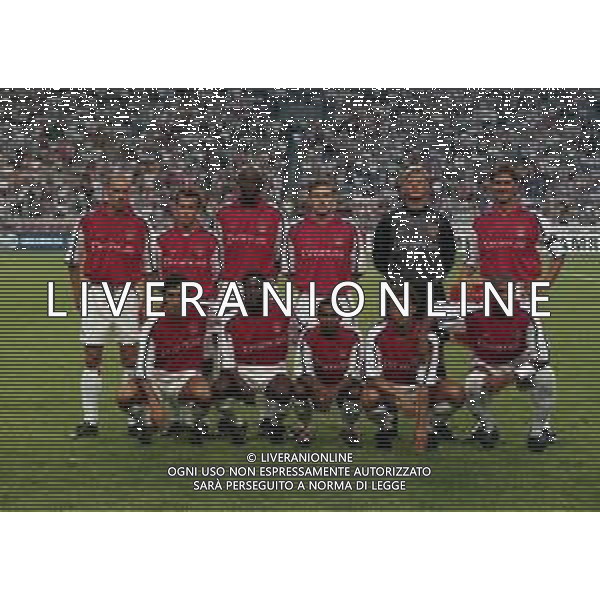 05-08-2000 AMSTERDAM -TORNEO INTERNAZIONALE DI CALCIO AJAX-ARSENAL 2-0 NELLA FOTO FORMAZIONE ARSENAL 2000-2001 AG ALDO LIVERANI SAS