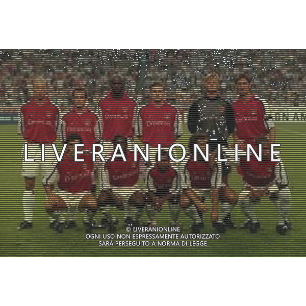 05-08-2000 AMSTERDAM -TORNEO INTERNAZIONALE DI CALCIO AJAX-ARSENAL 2-0 NELLA FOTO FORMAZIONE ARSENAL 2000-2001 AG ALDO LIVERANI SAS