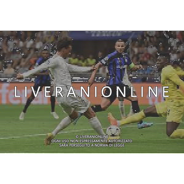 il tito di Leroy Sane\' (Bayern Monaco) viene poi deviato in porta da Danilo D\'Ambrosio (Inter) per il gol del 2 a 0 Inter vs Bayern Monaco Milano 07-09-2022 Stadio Giuseppe Meazza - San Siro UEFA Champions League fase a gironi gruppo C - 1a giornata foto Roberto Garavaglia/ag. Aldo Liverani sas /AGENZIA ALDO LIVERANI SAS