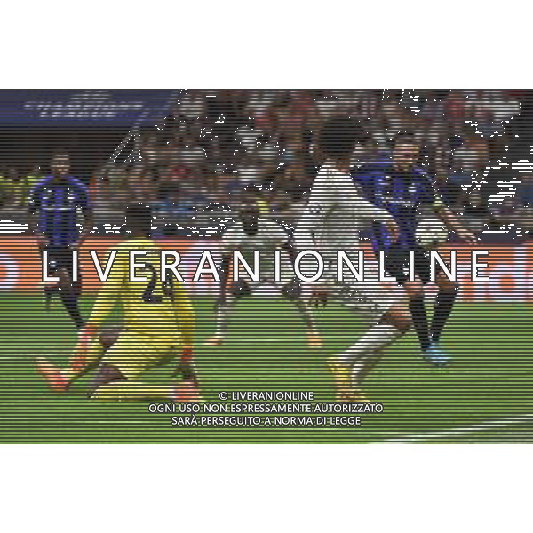 il tito di Leroy Sane\' (Bayern Monaco) viene deviato in porta da Danilo D\'Ambrosio (Inter) per il gol del 2 a 0 Inter vs Bayern Monaco Milano 07-09-2022 Stadio Giuseppe Meazza - San Siro UEFA Champions League fase a gironi gruppo C - 1a giornata foto Roberto Garavaglia/ag. Aldo Liverani sas /AGENZIA ALDO LIVERANI SAS