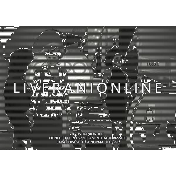 1988 TRASMISSIONE TELEVISIVA OK IL PREZZO E\' GIUSTO NELLA FOTO IVA ZANICCHI CONDUCE LA TRASMISSIONE TELEVISIVA OK IL PREZZO E\' GIUSTO AG ALDO LIVERANI SAS