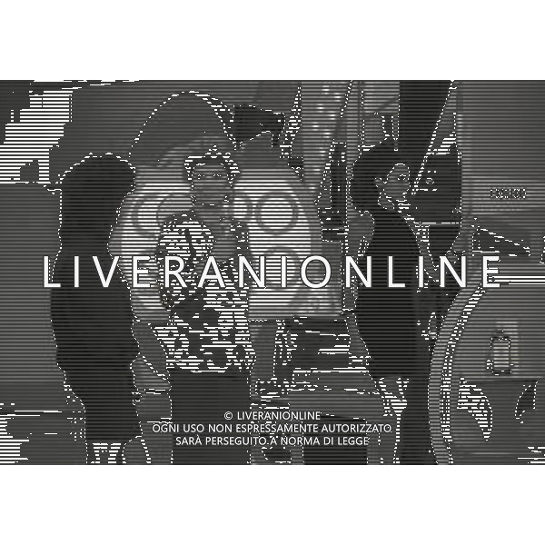 1988 TRASMISSIONE TELEVISIVA OK IL PREZZO E\' GIUSTO NELLA FOTO IVA ZANICCHI CONDUCE LA TRASMISSIONE TELEVISIVA OK IL PREZZO E\' GIUSTO AG ALDO LIVERANI SAS