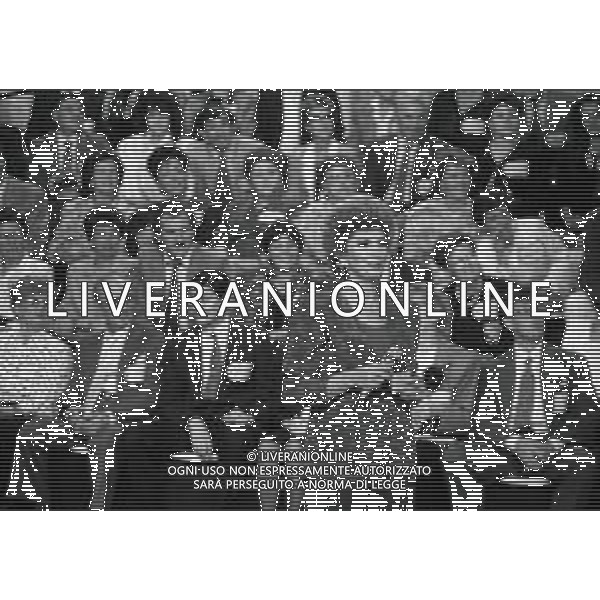 1988 TRASMISSIONE TELEVISIVA OK IL PREZZO E\' GIUSTO NELLA FOTO IVA ZANICCHI CONDUCE LA TRASMISSIONE TELEVISIVA OK IL PREZZO E\' GIUSTO AG ALDO LIVERANI SAS