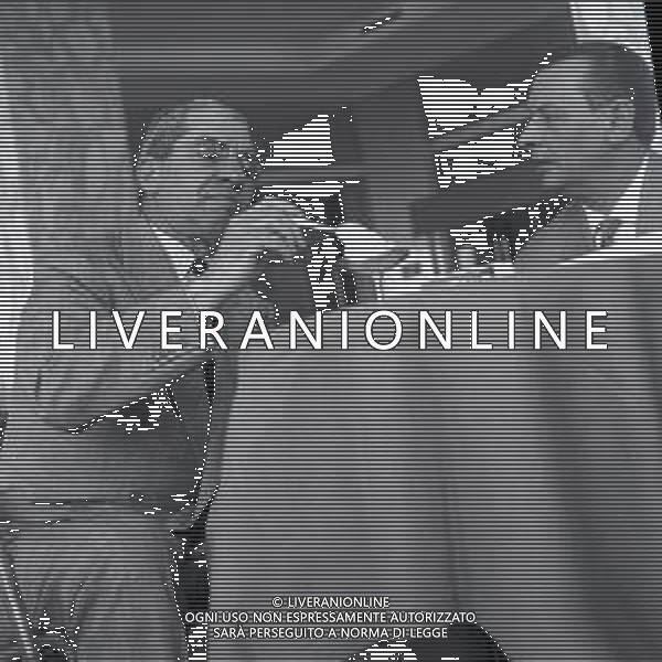 Lucky Luciano, all\'anagrafe Charles Luciano, nato Salvatore Lucania, è stato un mafioso italiano naturalizzato statunitense, legato alla cosiddetta "Cosa nostra statunitense" nella foto lucky luciano in italia con il giornalista renzo trionfera foto sandro vespasiani-ag aldo liverani sas