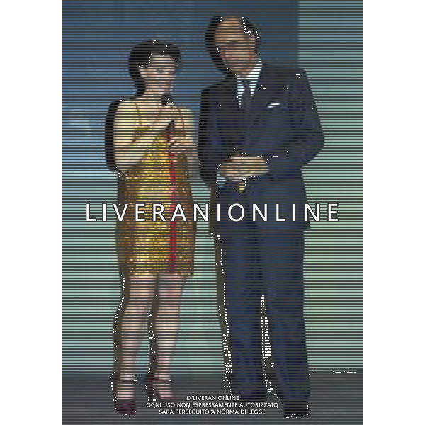 RETROSPETTIVA MANUELA DI CENTA FONDISTA ITALIANA NELLA FOTO MANUELA DI CENTA A MILANO IL GIORNO 09-05-1998 CON MARIO PESCANTE AG ALDO LIVERANI SAS