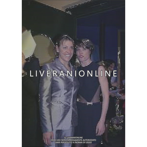 RETROSPETTIVA MANUELA DI CENTA FONDISTA ITALIANA NELLA FOTO MANUELA DI CENTA A MILANO IL GIORNO 09-05-1998 CON DEBORA COMPAGNONI AG ALDO LIVERANI SAS