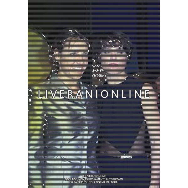 RETROSPETTIVA MANUELA DI CENTA FONDISTA ITALIANA NELLA FOTO MANUELA DI CENTA A MILANO IL GIORNO 09-05-1998 CON DEBORA COMPAGNONI AG ALDO LIVERANI SAS