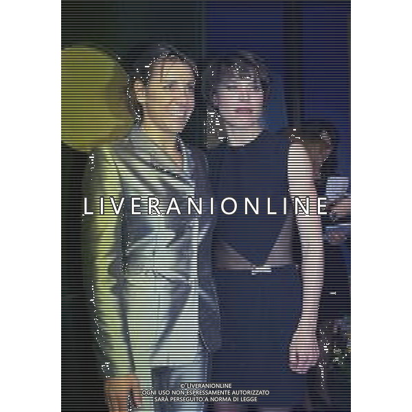 RETROSPETTIVA MANUELA DI CENTA FONDISTA ITALIANA NELLA FOTO MANUELA DI CENTA A MILANO IL GIORNO 09-05-1998 CON DEBORA COMPAGNONI AG ALDO LIVERANI SAS