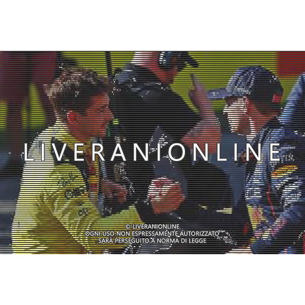 (L to R): Pole sitter Charles Leclerc (MON) Ferrari celebrates in qualifying parc ferme with second placed Max Verstappen (NLD) Red Bull Racing. 10.09.2022. Formula 1 World Championship, Rd 16, Italian Grand Prix, Monza, Italy, Qualifying Day. - www.xpbimages.com, EMail: requests@xpbimages.com © Copyright: Batchelor / XPB Images / AGENZIA ALDO LIVERANI SAS - ITALY ONLY EDITORIAL USE ONLY