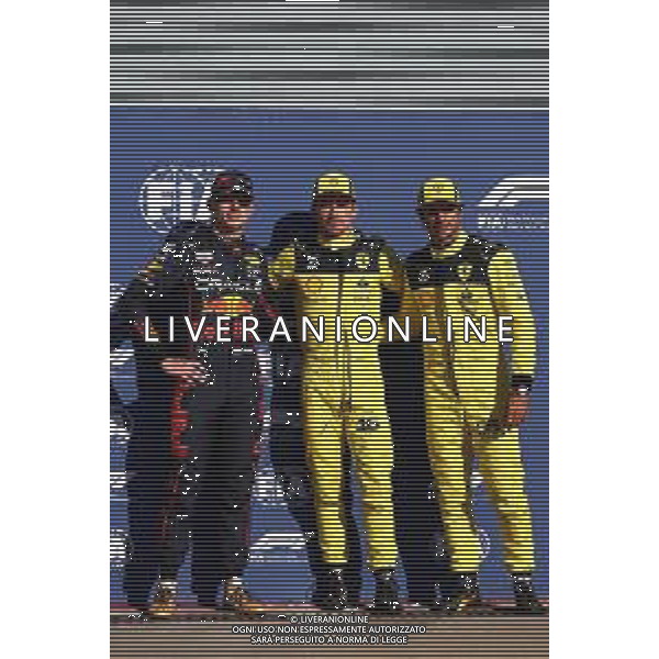 Pole sitter Charles Leclerc (MON) Ferrari celebrates in qualifying parc ferme with second placed Max Verstappen (NLD) Red Bull Racing and Carlos Sainz Jr (ESP) Ferrari in third. 10.09.2022. Formula 1 World Championship, Rd 16, Italian Grand Prix, Monza, Italy, Qualifying Day. - www.xpbimages.com, EMail: requests@xpbimages.com ¬© Copyright: Batchelor / XPB Images / AGENZIA ALDO LIVERANI SAS - ITALY ONLY EDITORIAL USE ONLY