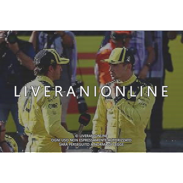 (L to R): Carlos Sainz Jr (ESP) Ferrari with Charles Leclerc (MON) Ferrari in qualifying parc ferme. 10.09.2022. Formula 1 World Championship, Rd 16, Italian Grand Prix, Monza, Italy, Qualifying Day. - www.xpbimages.com, EMail: requests@xpbimages.com ¬© Copyright: Batchelor / XPB Images / AGENZIA ALDO LIVERANI SAS - ITALY ONLY EDITORIAL USE ONLY