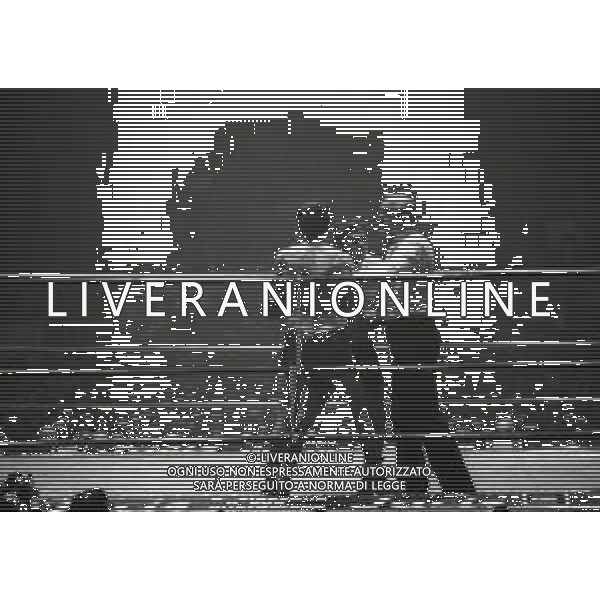 17-02-1974 INCONTRO DI BOXE BRUNO ARCARI-ANTONIO ORTIZ NELLA FOTO L\'INCONTRO DI BOXE TRA BRUNO ARCARI E ANTONIO ORTIZ AG ALDO LIVERANI SAS