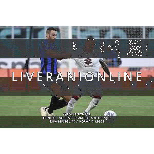 Stefan de Vrij (Inter) e Antonio Sanabria (Torino) Inter vs Torino Milano 10-09-2022 Stadio Giuseppe Meazza - San Siro Campionato Serie A TIM - 6a giornata foto Roberto Garavaglia/ag. Aldo Liverani sas / AGENZIA ALDO LIVERANI SAS