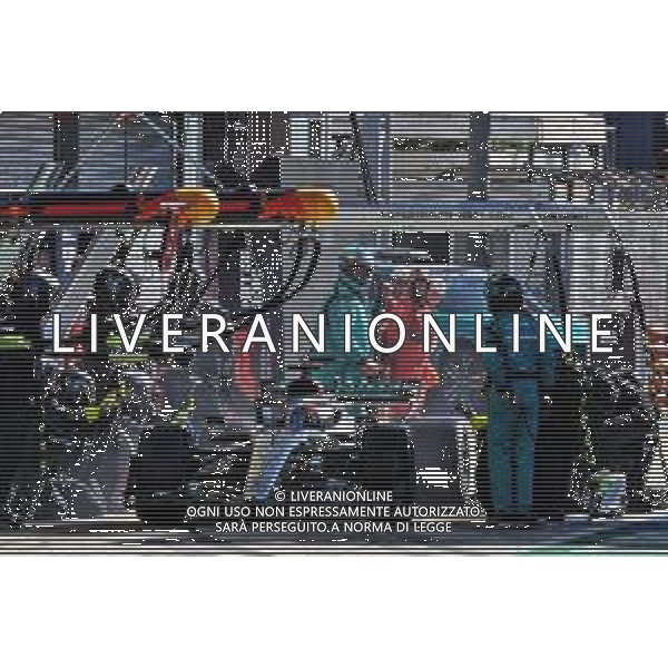 George Russell (GBR) Mercedes AMG F1 W13 makes a pit stop. 11.09.2022. Formula 1 World Championship, Rd 16, Italian Grand Prix, Monza, Italy, Race Day. - www.xpbimages.com, EMail: requests@xpbimages.com © Copyright: Bearne / XPB Images/AGENZIA ALDO LIVERANI SAS - ITALY ONLY EDITORIAL USE ONLY