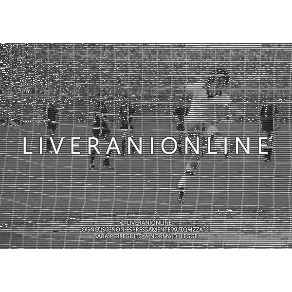 28-09-1980 BOLOGNA CAMPIONATO DI CALCIO SERIE A BOLOGNA-ROMA 1-1 NELLA FOTO ABBRACCI GIOCATORI ROMA DOPO IL GOAL DI ROBERTO PRUZZO AG ALDO LIVERANI SAS